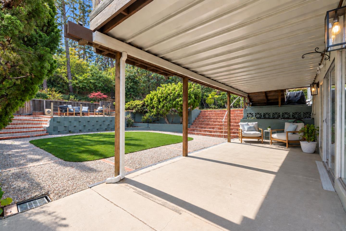 1225 Murchison Dr