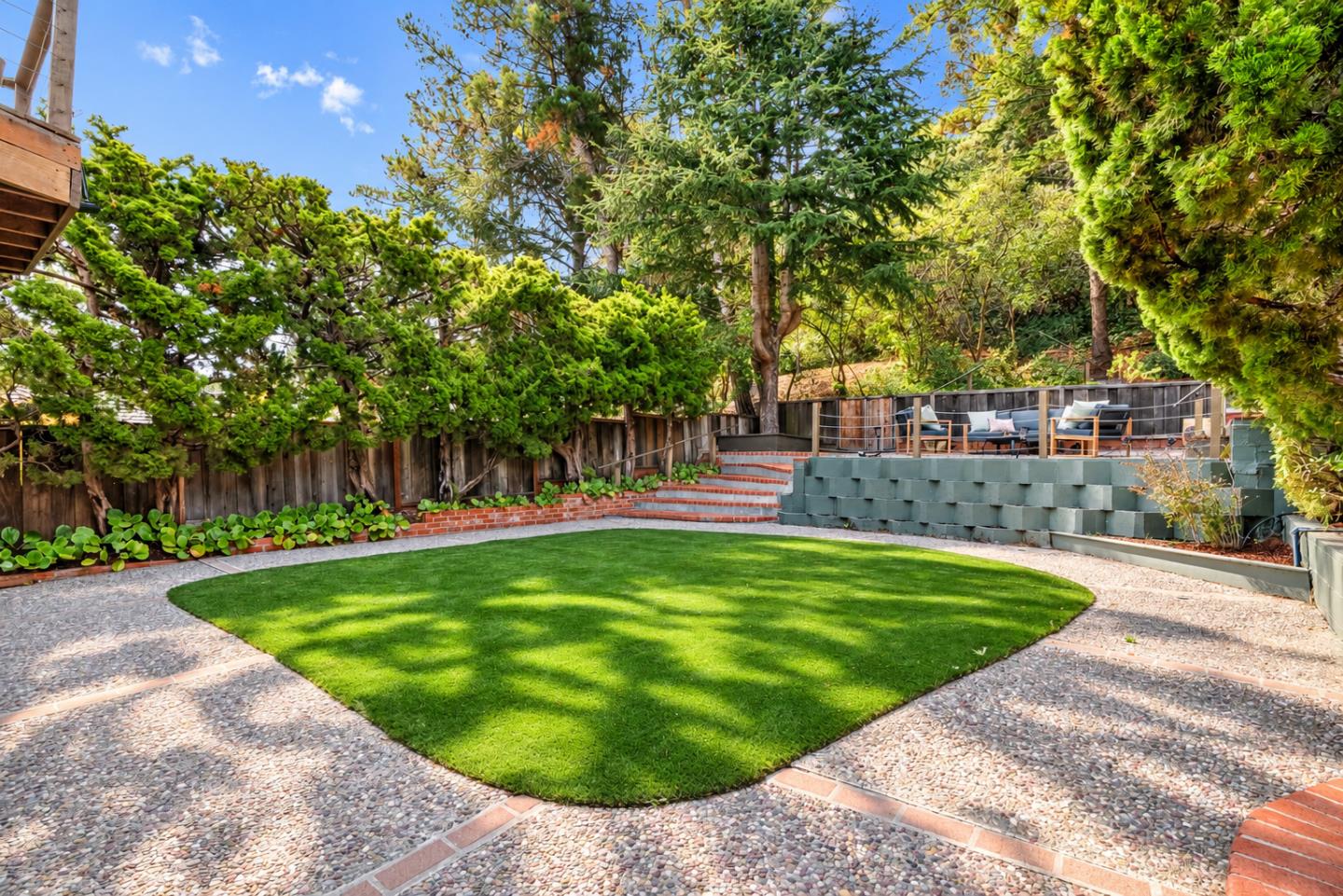 1225 Murchison Dr