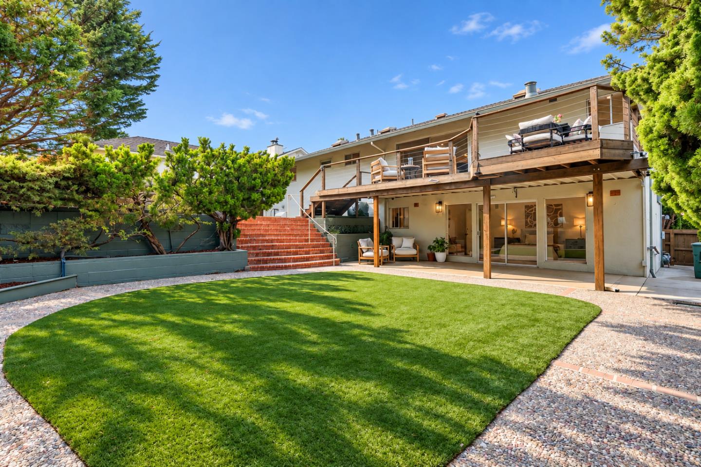 1225 Murchison Dr