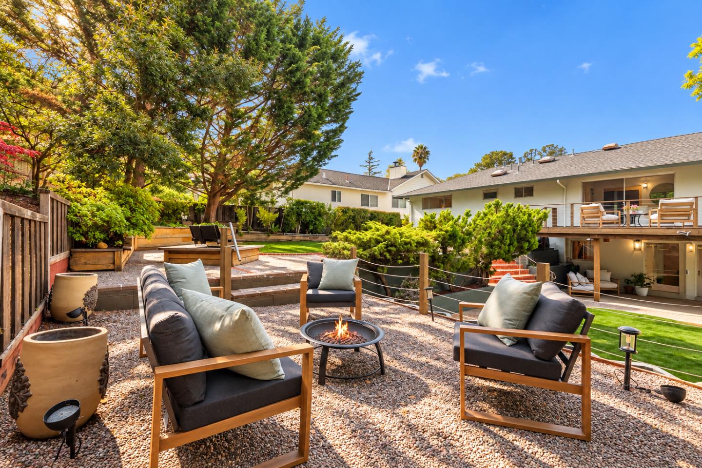 1225 Murchison Dr