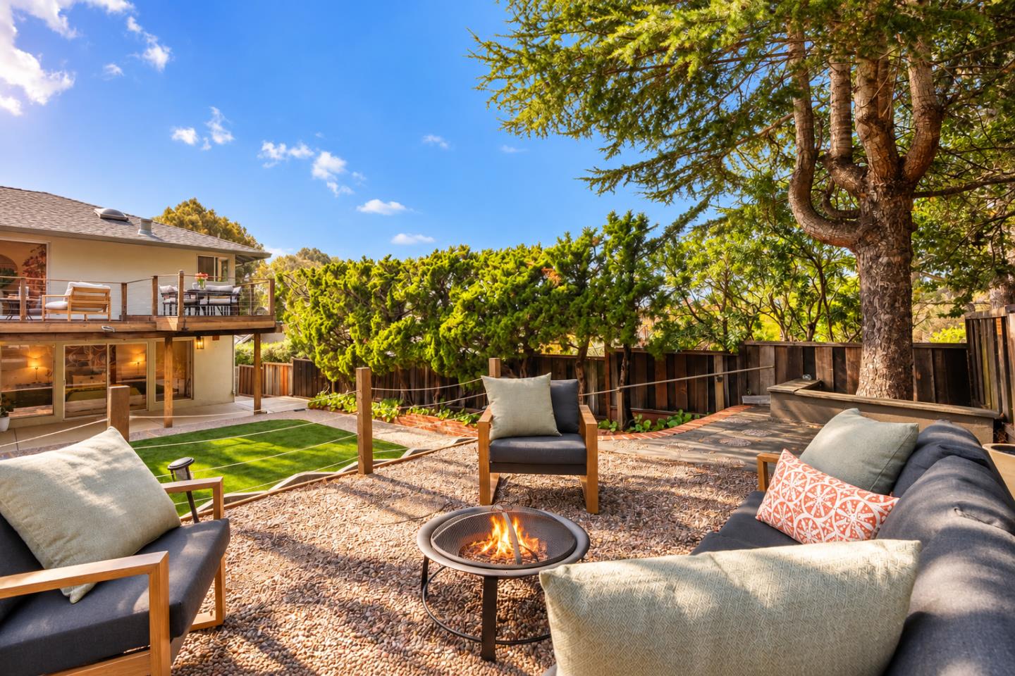 1225 Murchison Dr