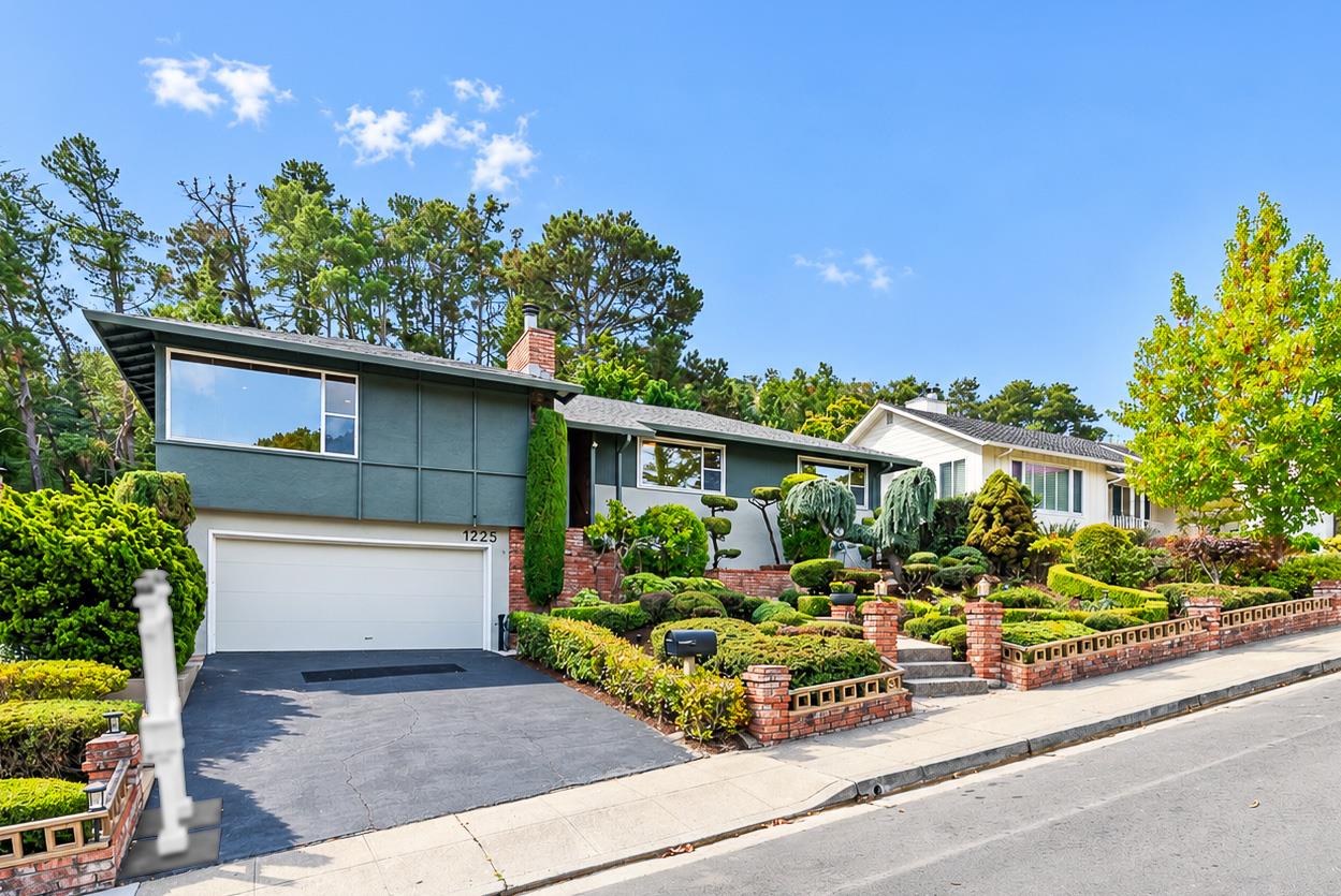 1225 Murchison Dr