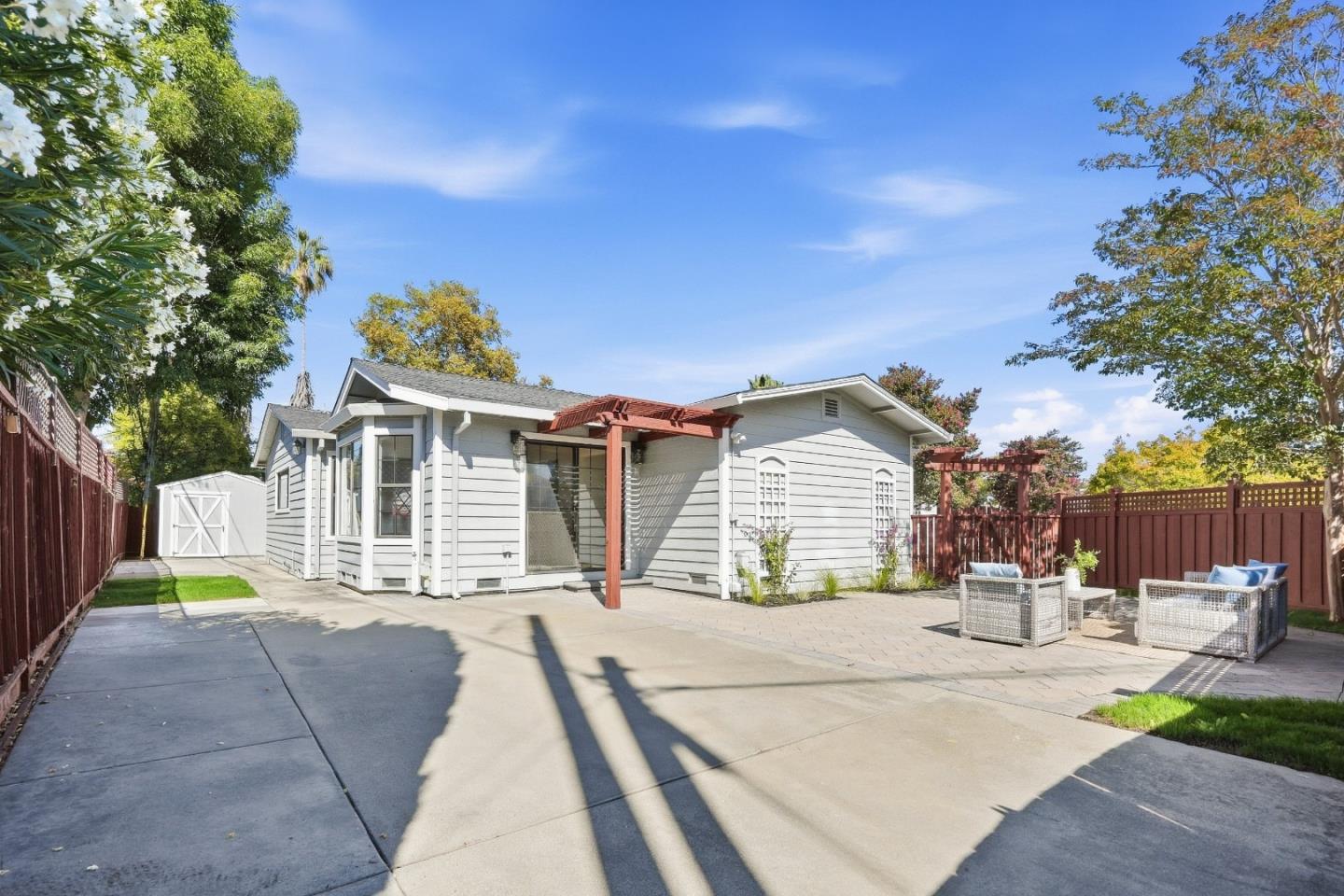 883 Brent DR