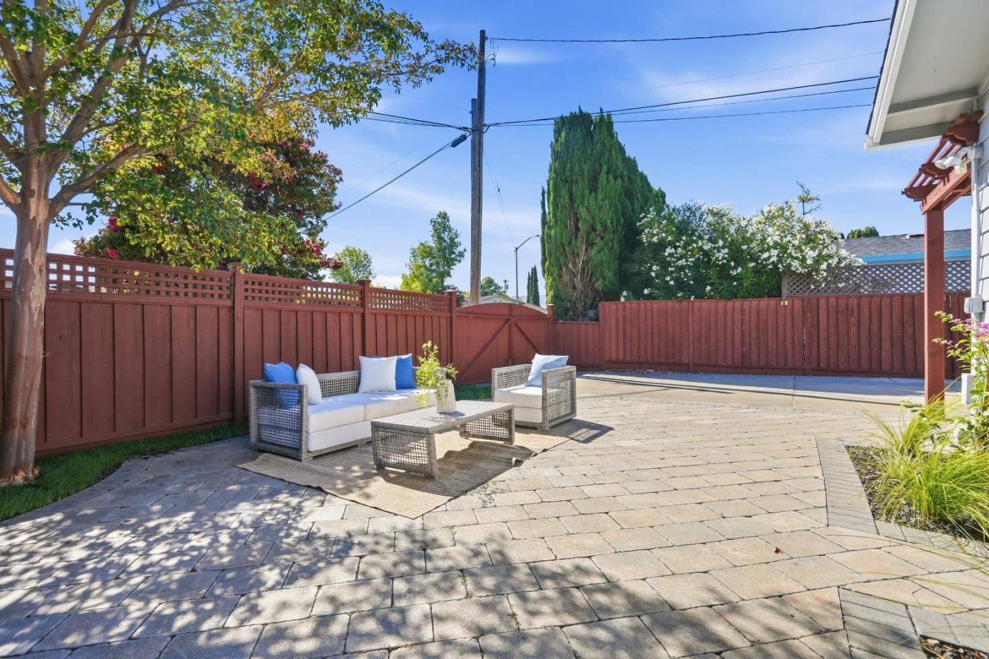883 Brent DR