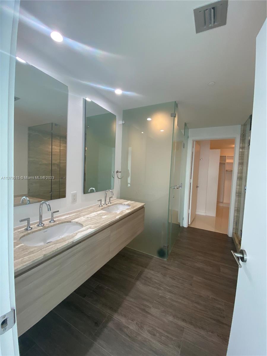 2900 NE 7th Ave # 2905
