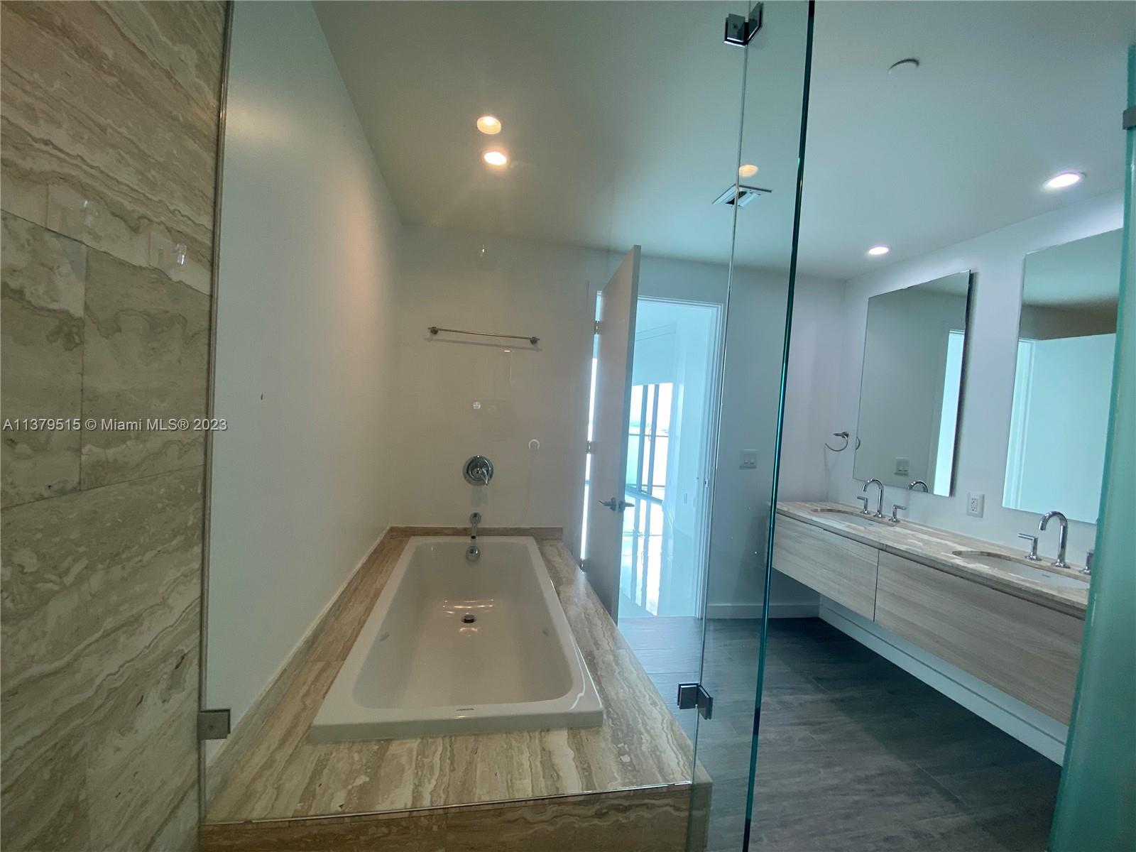 2900 NE 7th Ave # 2905