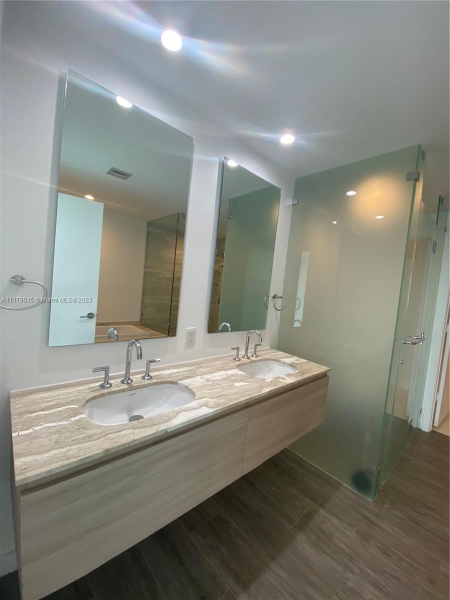 2900 NE 7th Ave # 2905