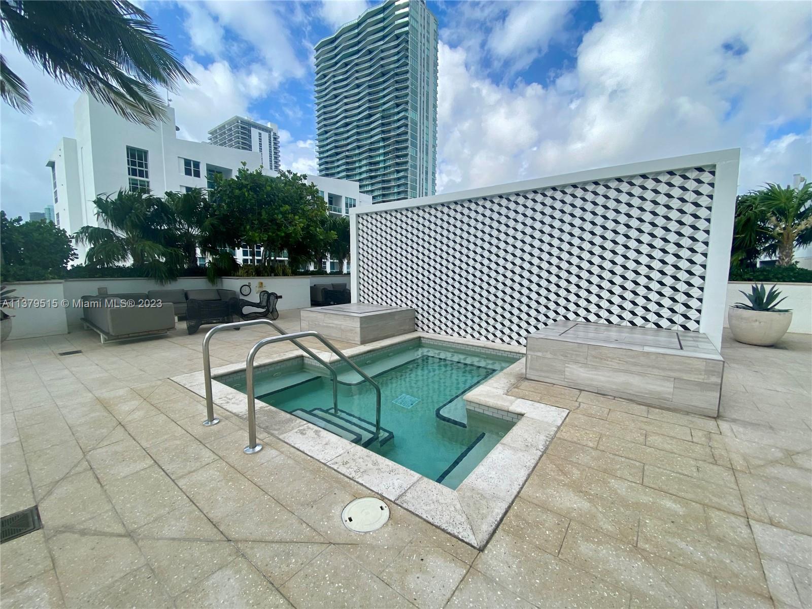 2900 NE 7th Ave # 2905
