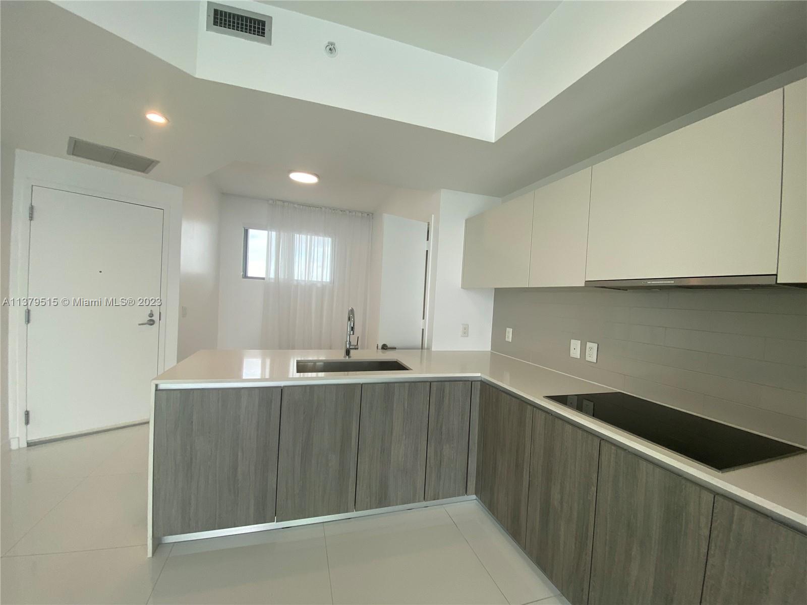 2900 NE 7th Ave # 2905