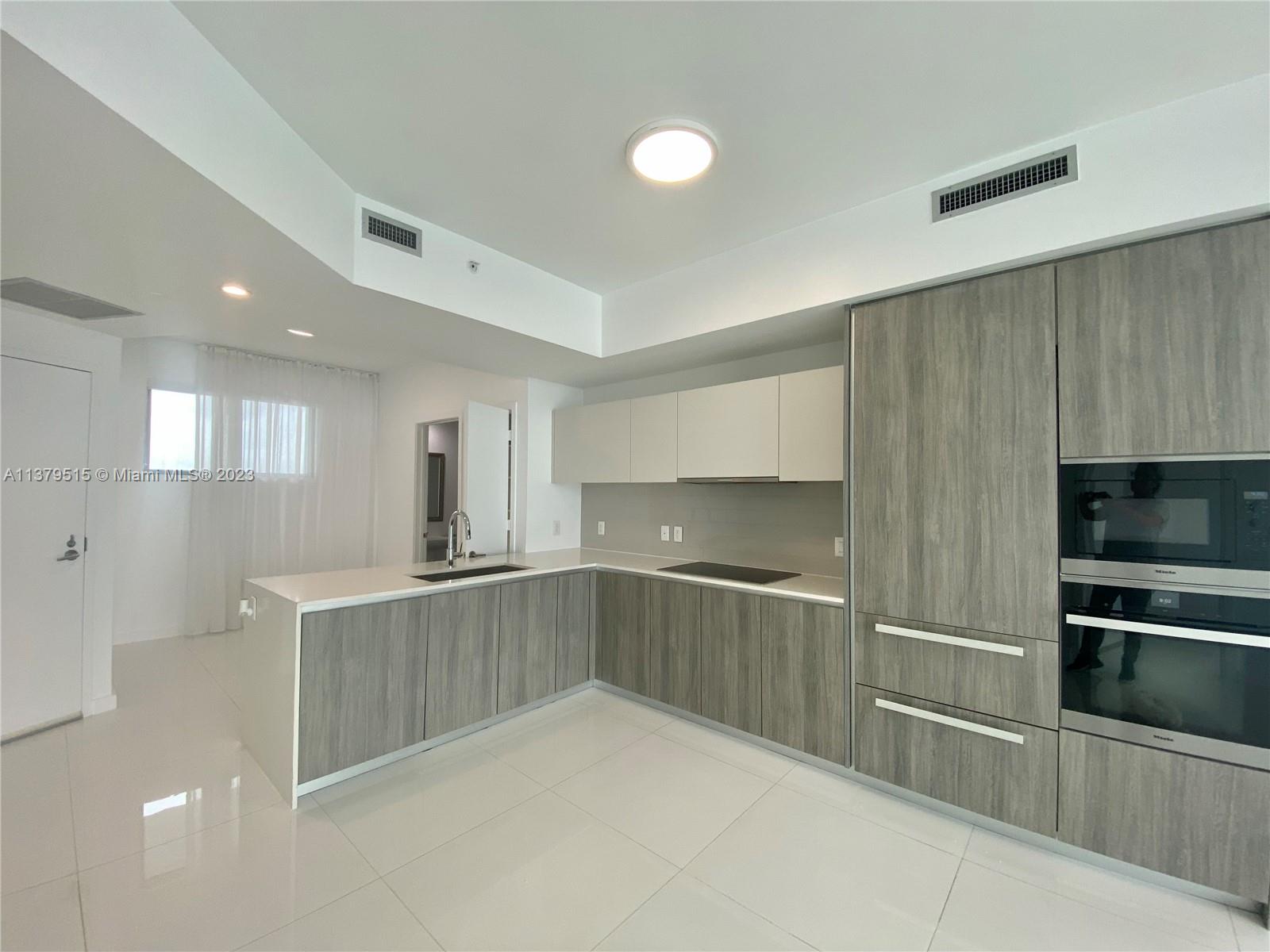 2900 NE 7th Ave # 2905