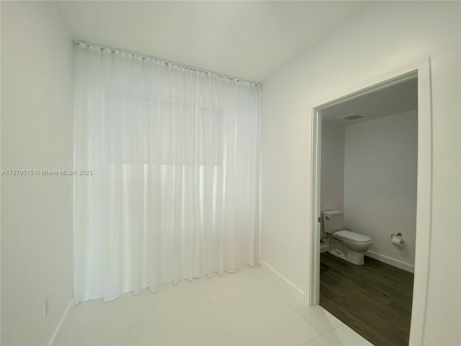 2900 NE 7th Ave # 2905
