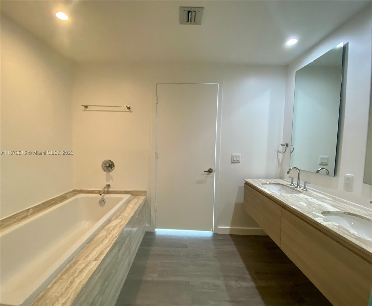 2900 NE 7th Ave # 2905