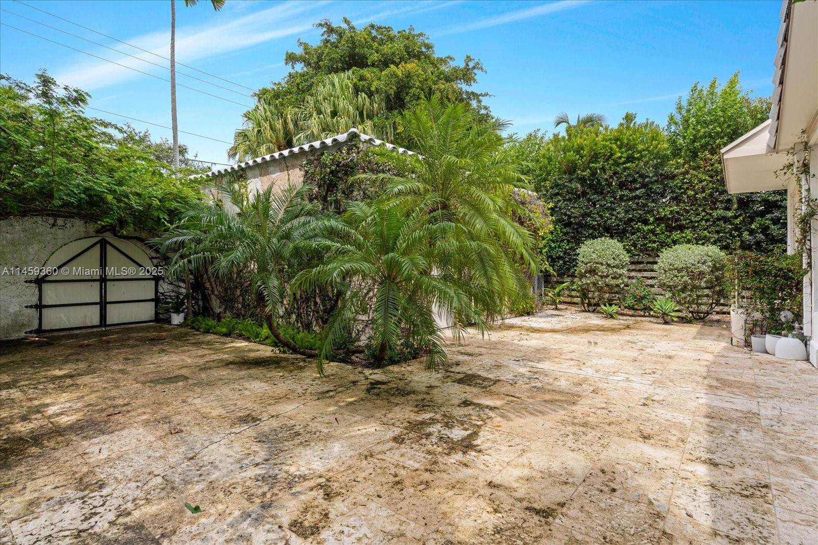 433 E Dilido Dr