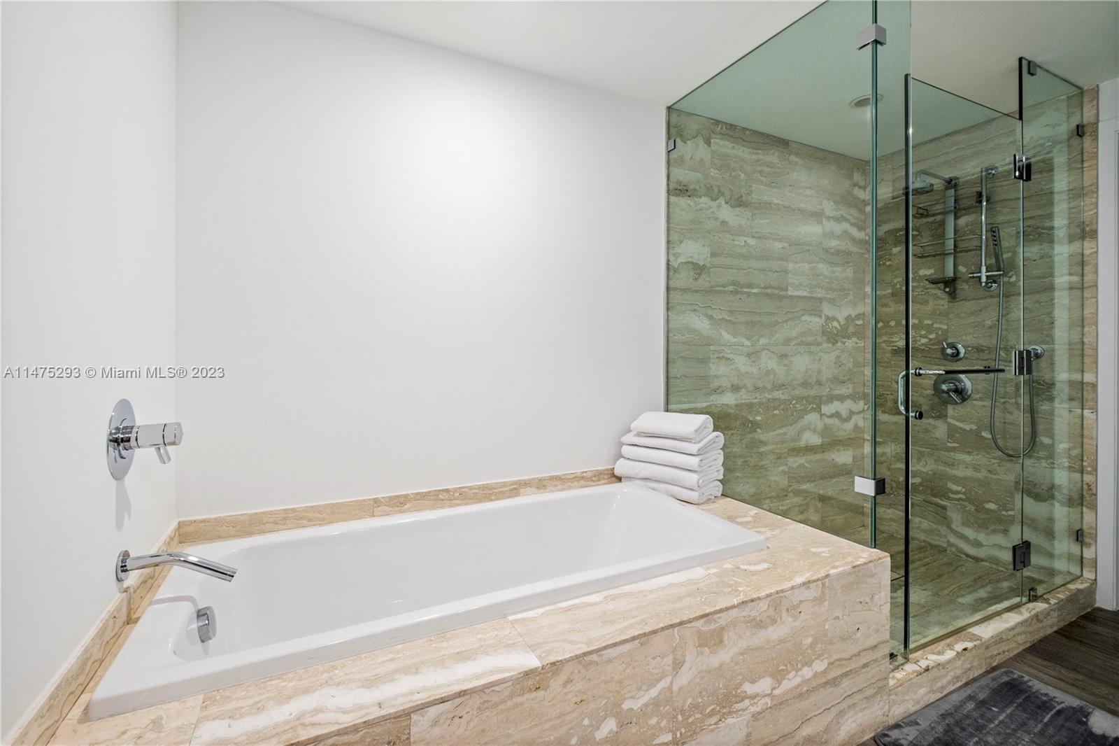 2900 NE 7th Ave # 2807