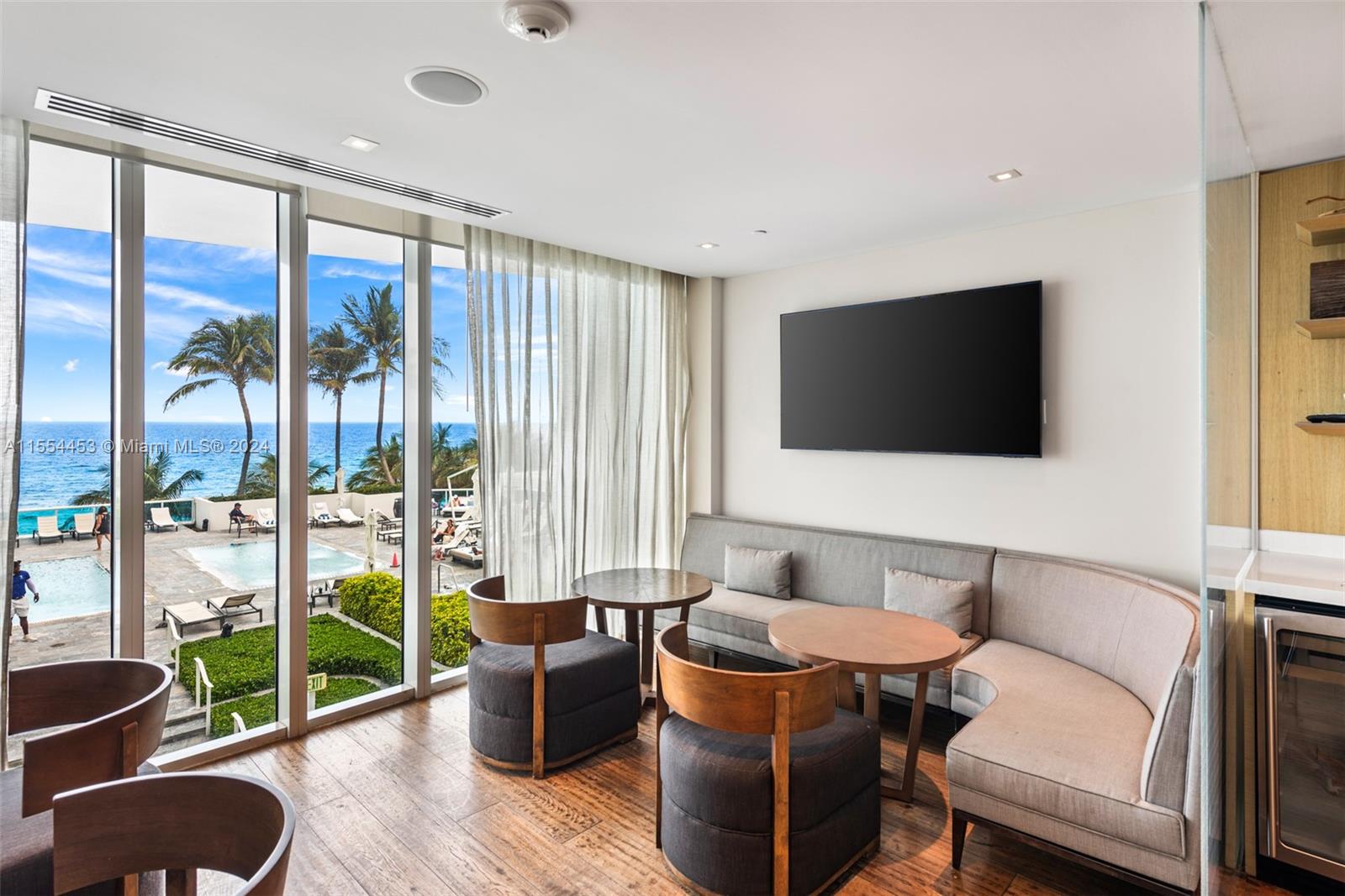 2711 S Ocean Dr # 2004