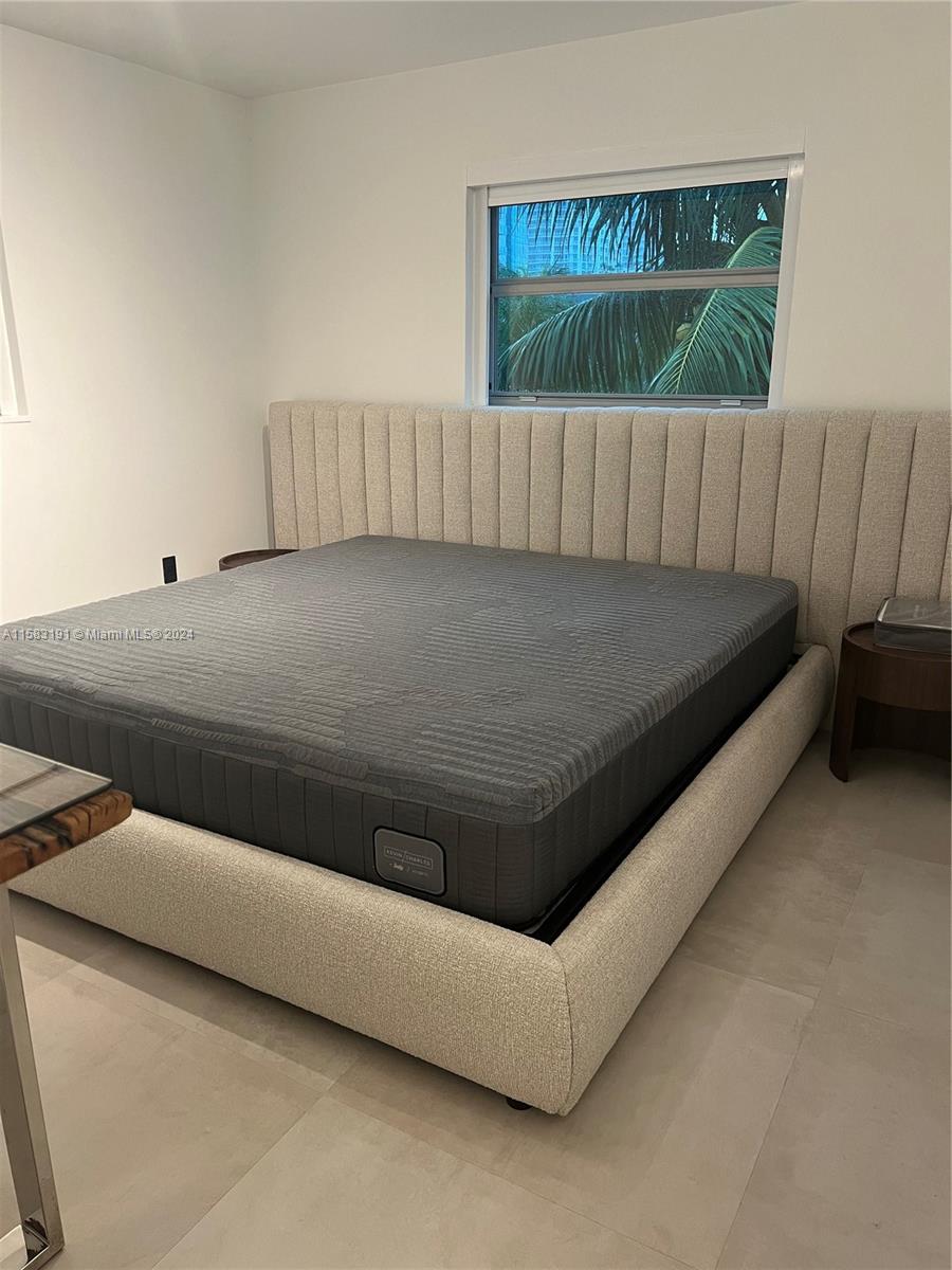 240 Collins Ave # 4A
