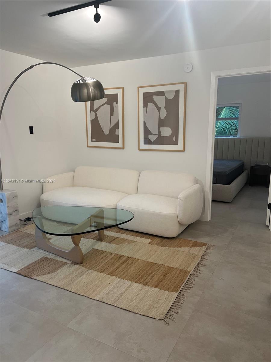 240 Collins Ave # 4A