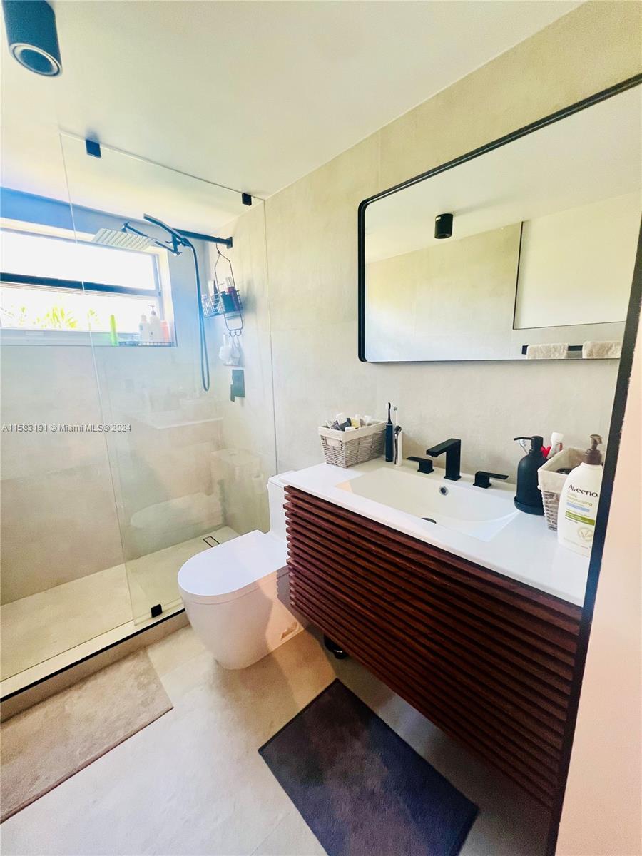 240 Collins Ave # 4A