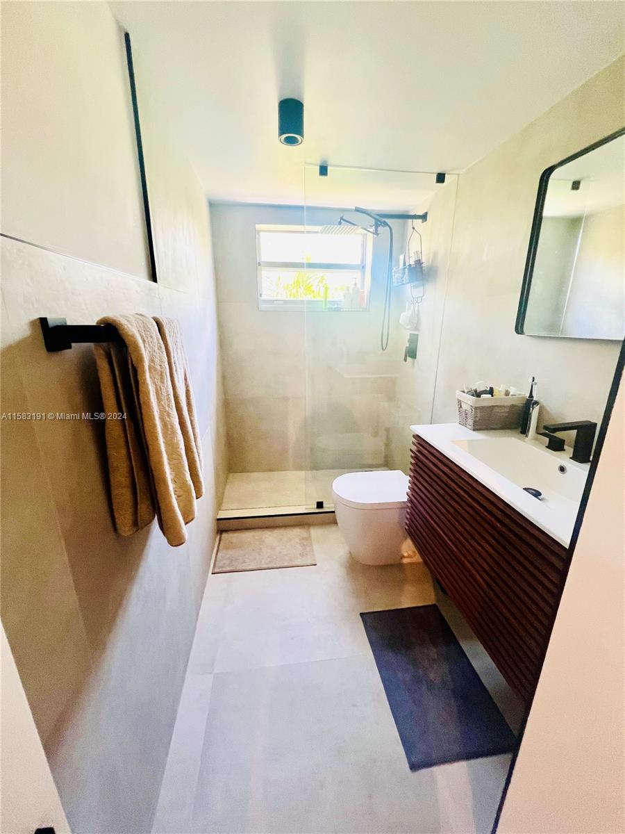 240 Collins Ave # 4A