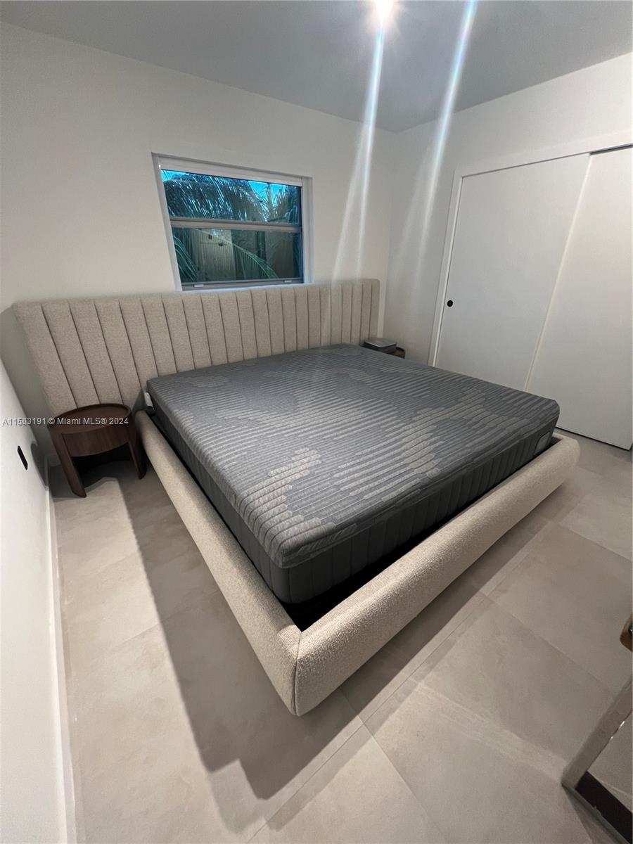 240 Collins Ave # 4A