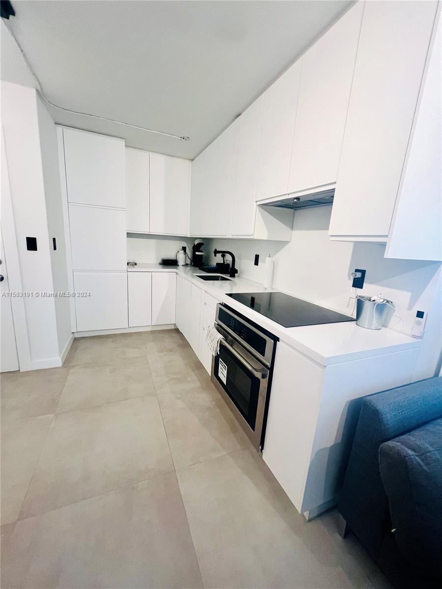 240 Collins Ave # 4A