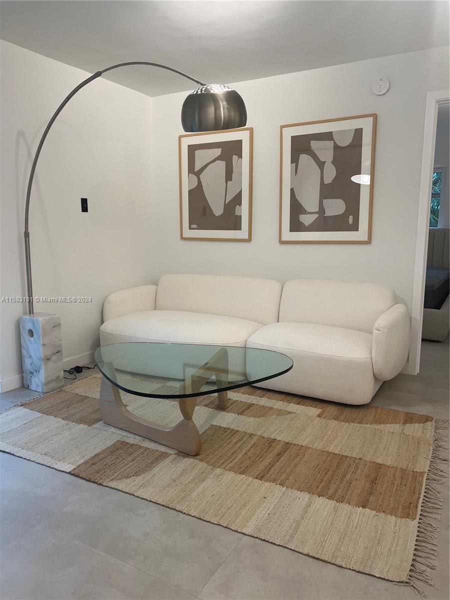 240 Collins Ave # 4A