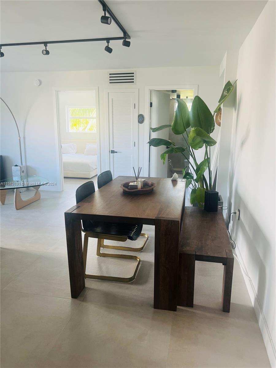 240 Collins Ave # 4A