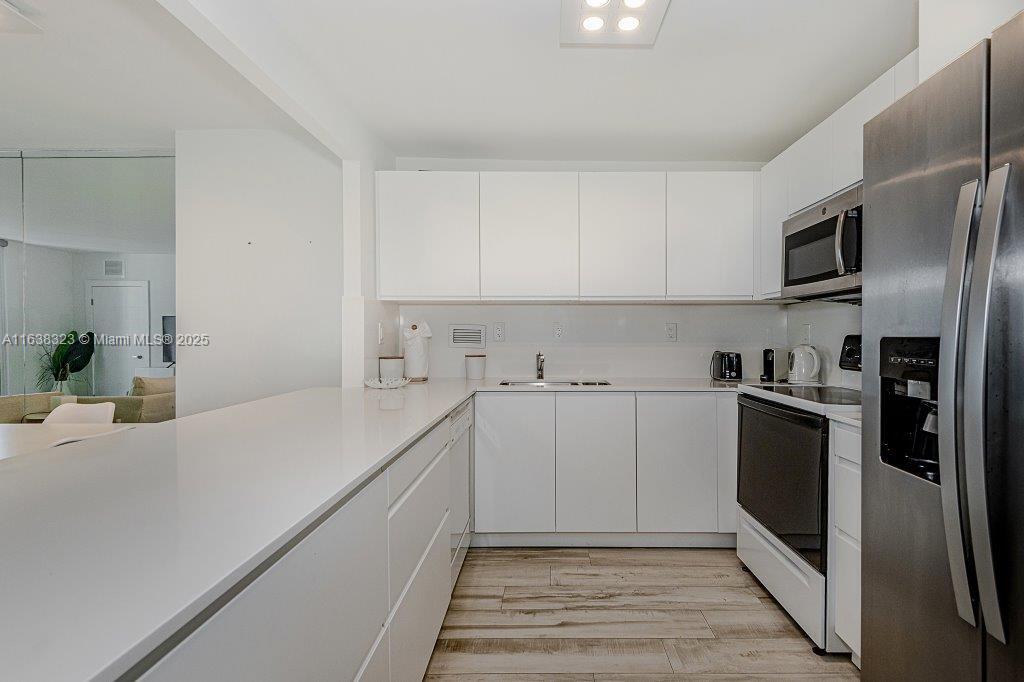 2301 Collins Ave # 604