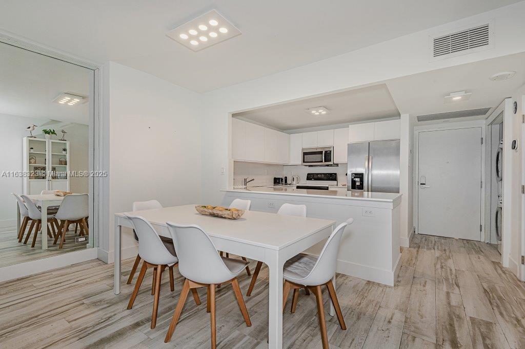 2301 Collins Ave # 604
