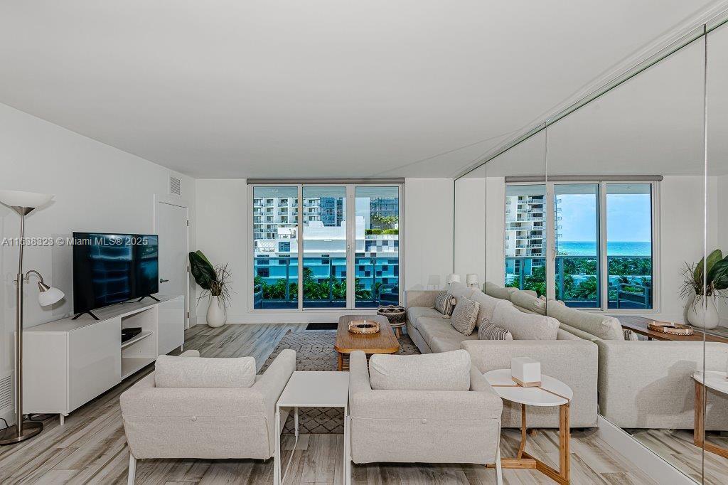 2301 Collins Ave # 604