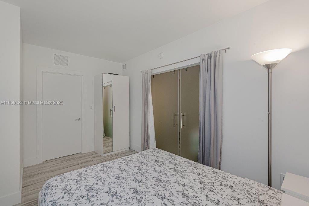 2301 Collins Ave # 604