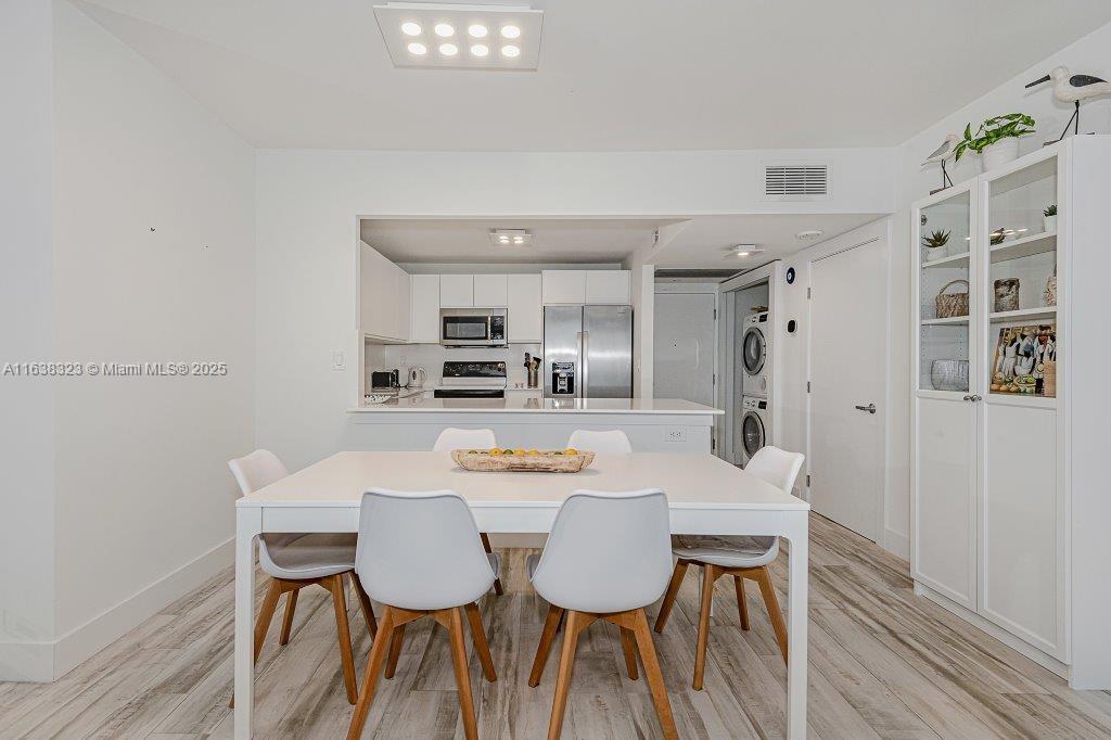 2301 Collins Ave # 604