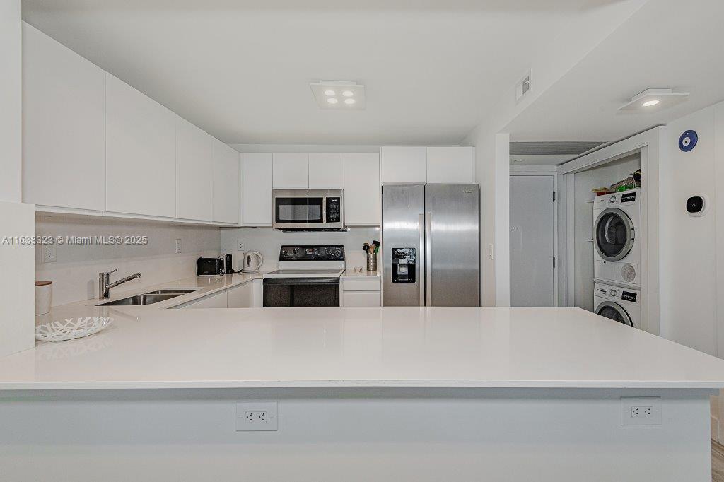 2301 Collins Ave # 604