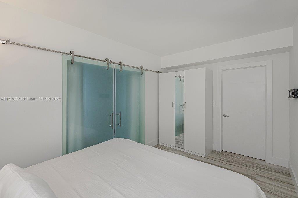 2301 Collins Ave # 604