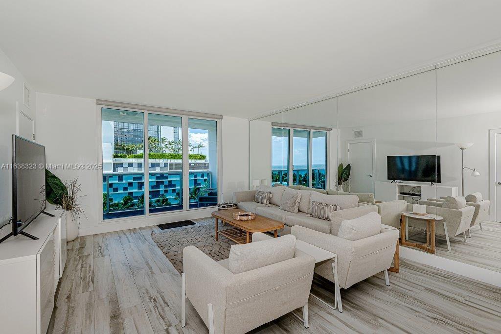 2301 Collins Ave # 604