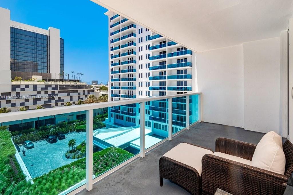 2301 Collins Ave # 604