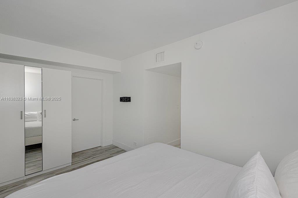 2301 Collins Ave # 604