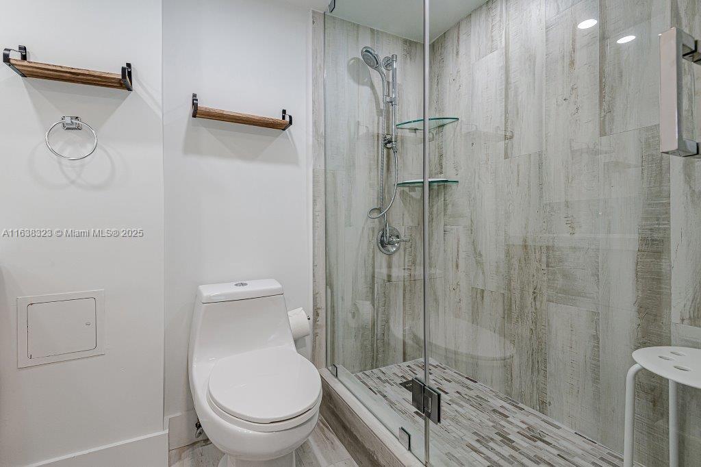 2301 Collins Ave # 604