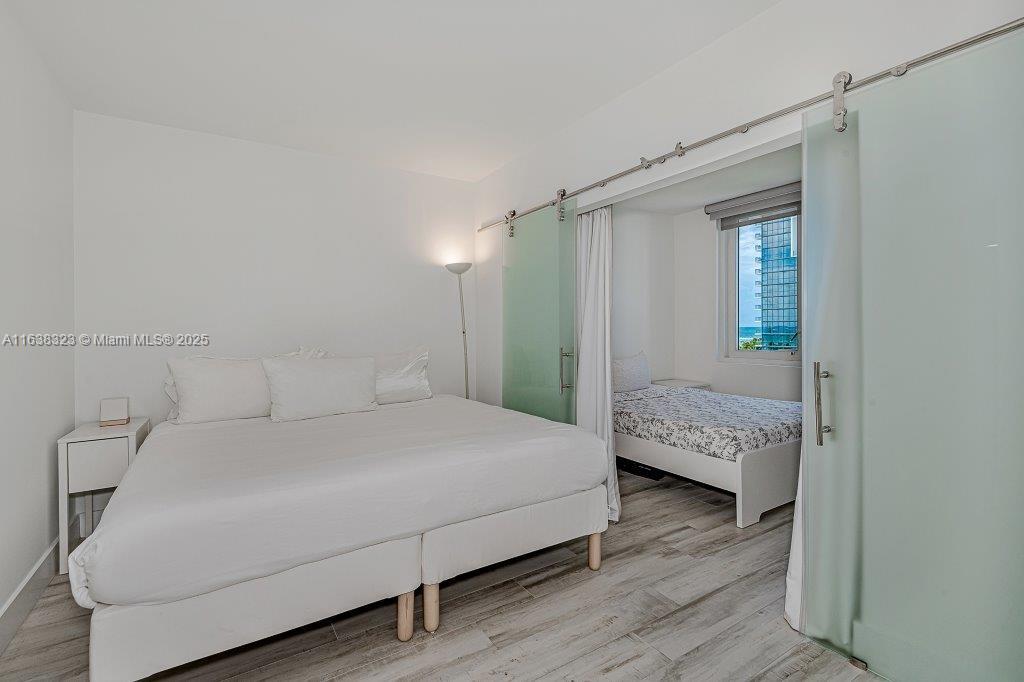 2301 Collins Ave # 604