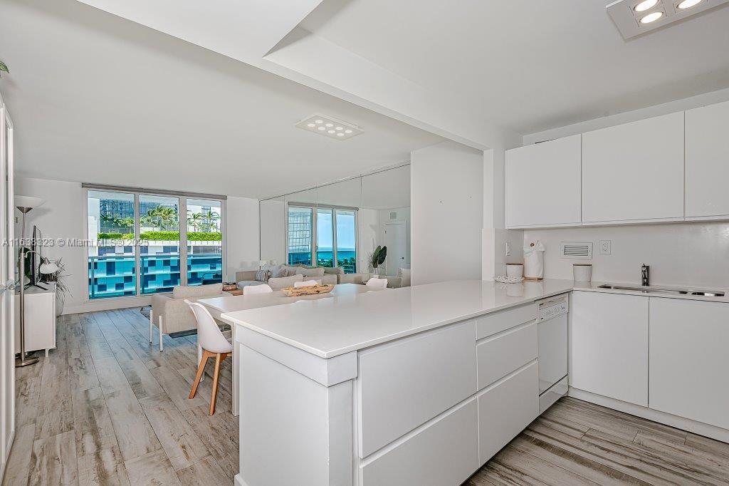 2301 Collins Ave # 604