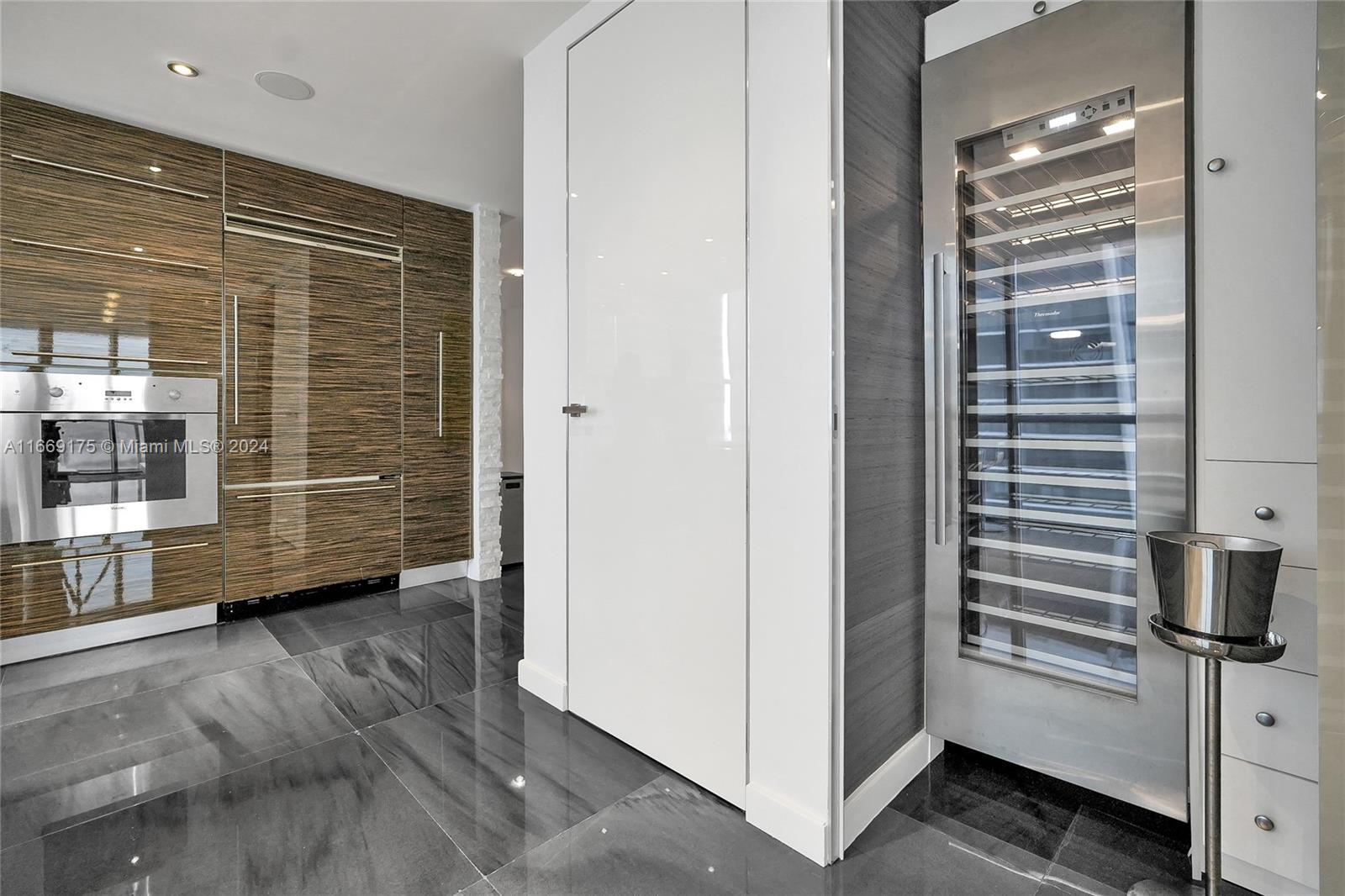 1100 Biscayne Blvd # 6001