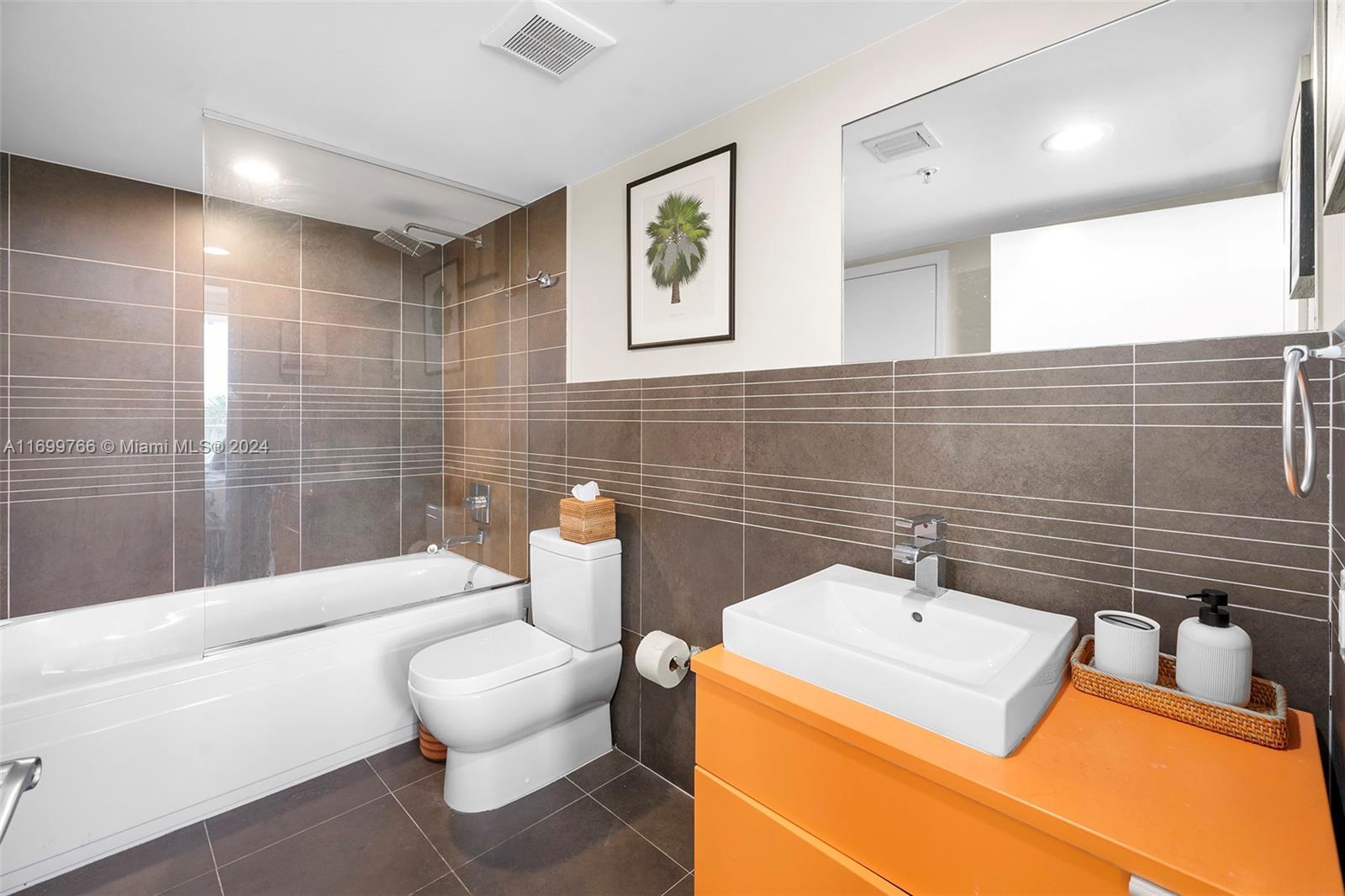 2155 Washington Ct # 503