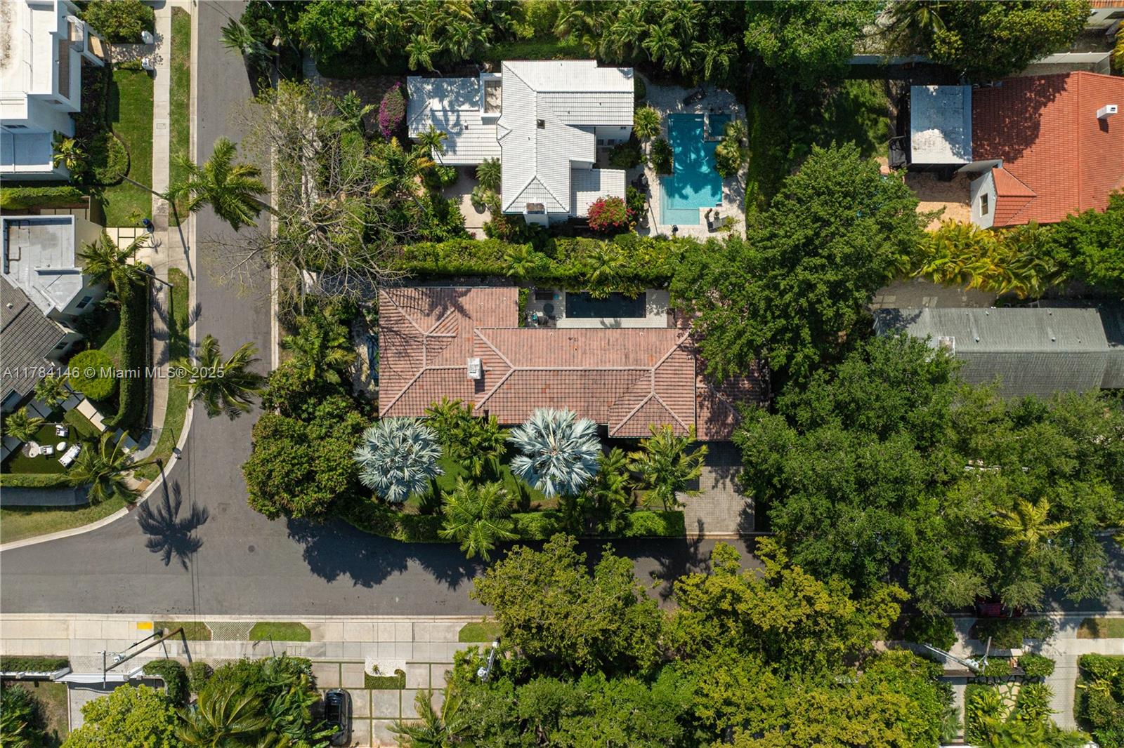 100 E Dilido Dr