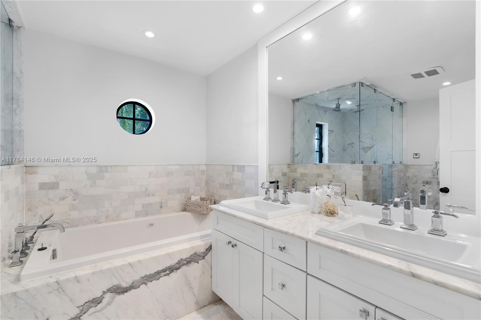 100 E Dilido Dr