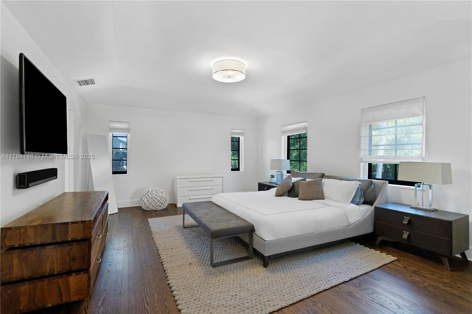 100 E Dilido Dr
