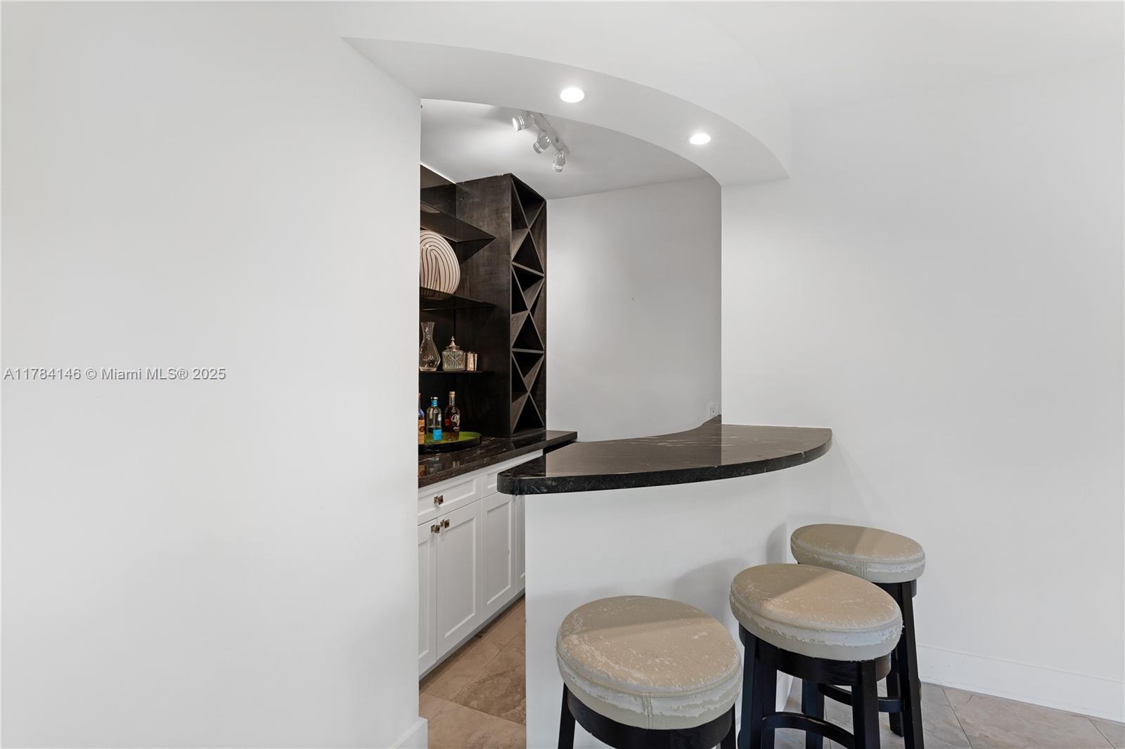 100 E Dilido Dr
