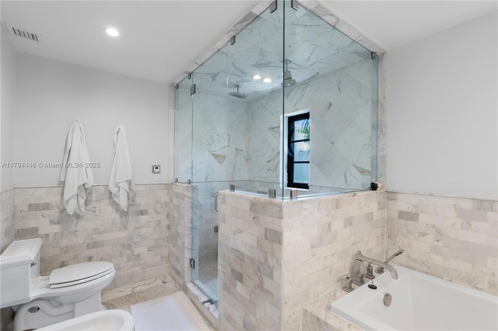 100 E Dilido Dr