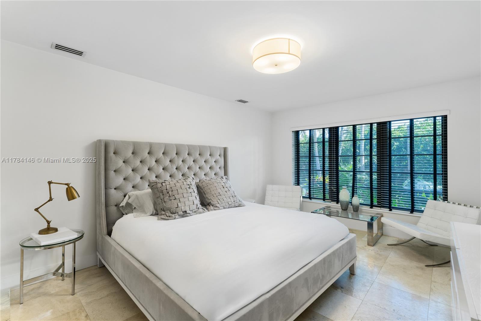 100 E Dilido Dr