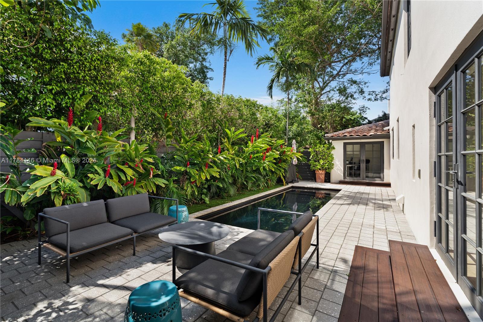100 E Dilido Dr