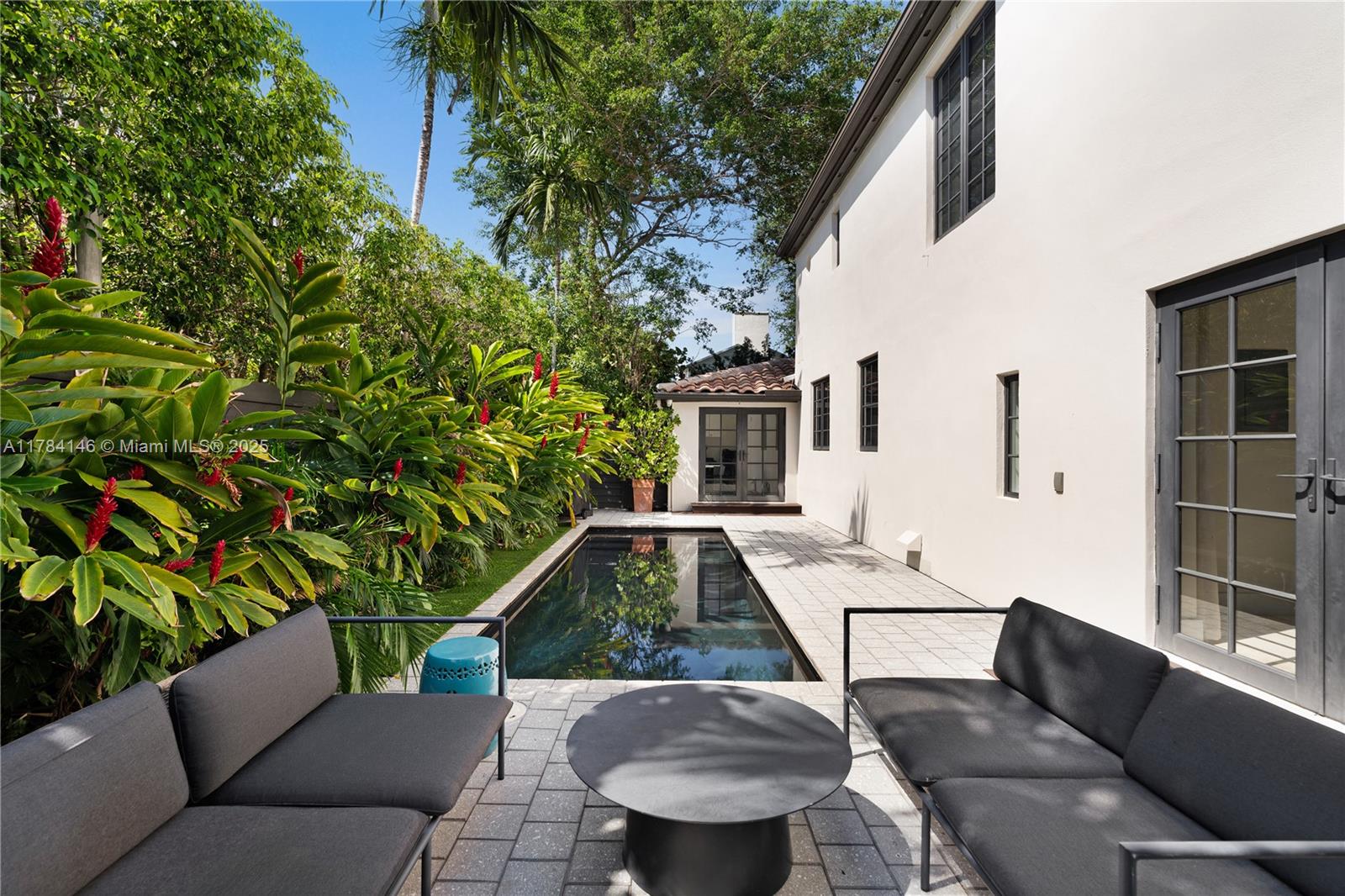100 E Dilido Dr